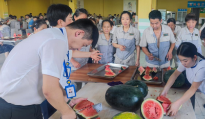 战高温，，，送清凉，，，爱心转达沁人心